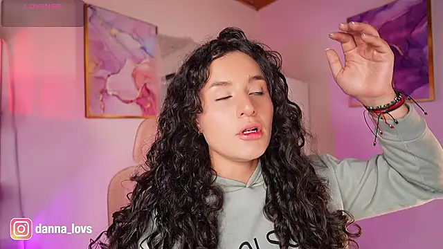 Dannaa Lovs online show from 02.13.26