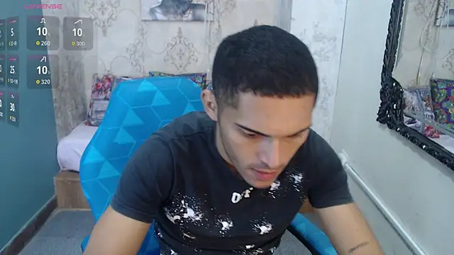 Snapshot of Derek_Storm_ chatting on 11.04.25 Derek Storm online show from 11.04.25