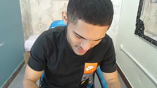 Snapshot of Derek_Storm_ chatting on 11.05.25 Derek Storm online show from 11.05.25