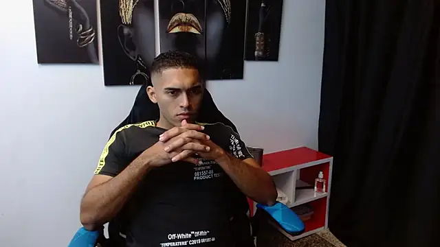 Snapshot of Derek_Storm_ chatting on 11.25.25 Derek Storm online show from 11.25.25