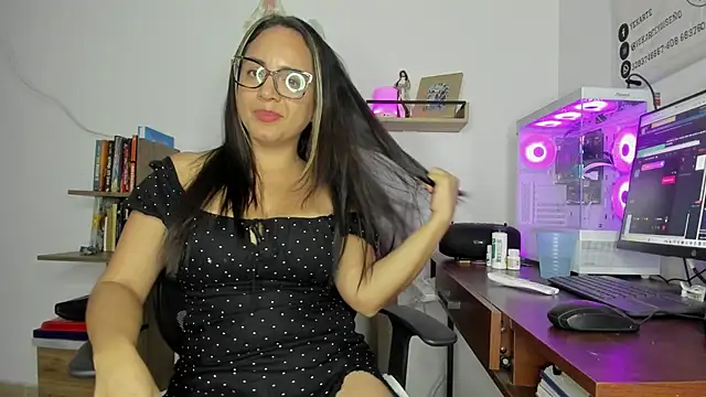 Snapshot of lady_sophie chatting on 09.20.25 lady sophie online show from 09.20.25