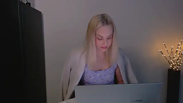 Snapshot of Lia_noo_regrets chatting on 05.08.26 Lia noo regrets online show from 05.08.26