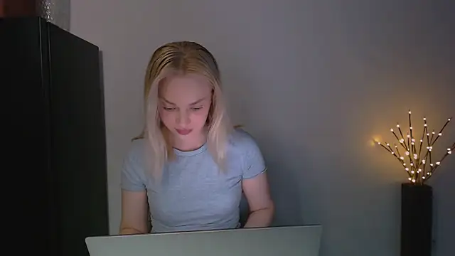 Snapshot of Lia_noo_regrets chatting on 05.12.26 Lia noo regrets online show from 05.12.26