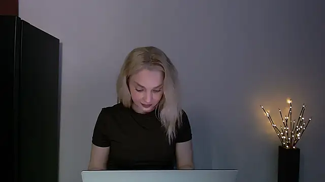 Snapshot of Lia_noo_regrets chatting on 05.30.26 Lia noo regrets online show from 05.30.26