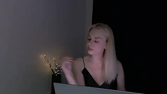 Snapshot of Lia_noo_regrets chatting on 07.26.26 Lia noo regrets online show from 07.26.26