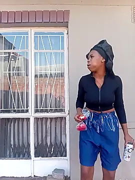 Snapshot of GoldSnowXxX chatting on 10.13.25 GoldSnowXxX online show from 10.13.25