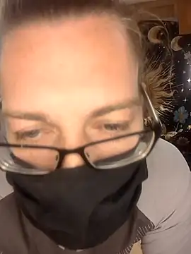 Snapshot of trippy_hippies chatting on 03.30.26 trippy hippies online show from 03.30.26