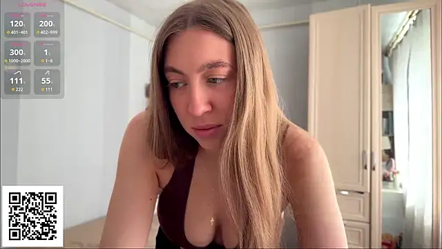 Snapshot of AnnieBellie chatting on 05.18.26 AnnieBellie online show from 05.18.26