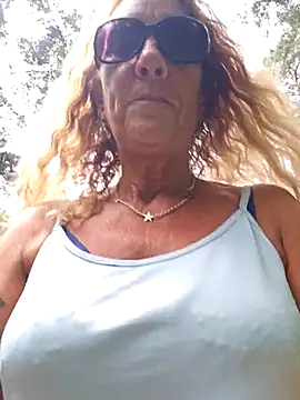 Snapshot of HotWifeLyn68 chatting on 06.17.26 HotWifeLyn68 online show from 06.17.26