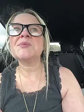 SuzieSub online show from 04.08.26