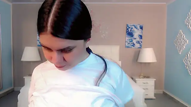 Snapshot of maddissonivanova chatting on 03.04.26 maddissonivanova online show from 03.04.26