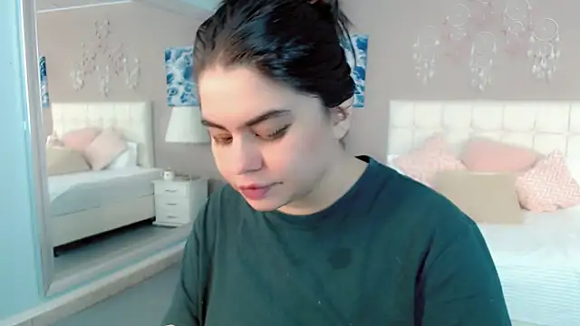 Snapshot of maddissonivanova chatting on 03.27.26 maddissonivanova online show from 03.27.26