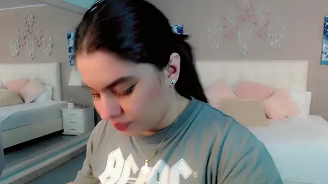 Snapshot of maddissonivanova chatting on 04.03.26 maddissonivanova online show from 04.03.26