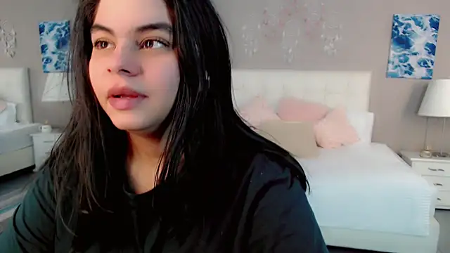 Snapshot of maddissonivanova chatting on 04.04.26 maddissonivanova online show from 04.04.26