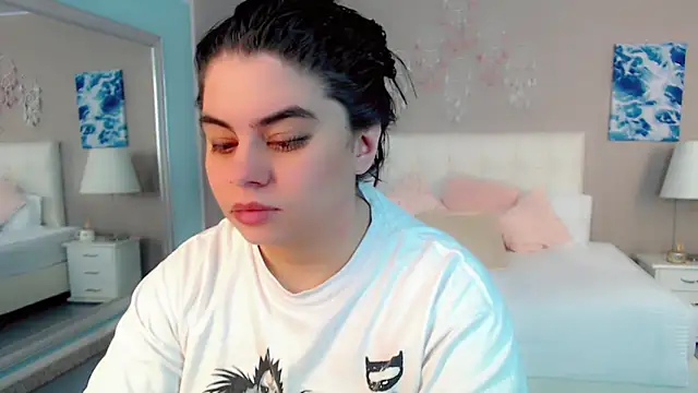 Snapshot of maddissonivanova chatting on 04.07.26 maddissonivanova online show from 04.07.26