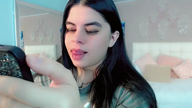 Snapshot of maddissonivanova chatting on 04.15.26 maddissonivanova online show from 04.15.26