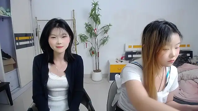 Snapshot of Babygirls523 chatting on 09.25.25 Babygirls523 online show from 09.25.25