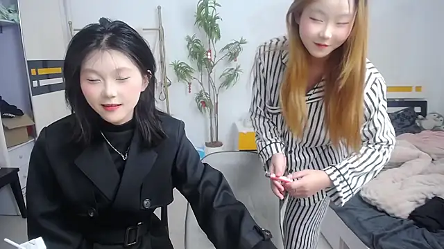 Snapshot of Babygirls523 chatting on 09.26.25 Babygirls523 online show from 09.26.25