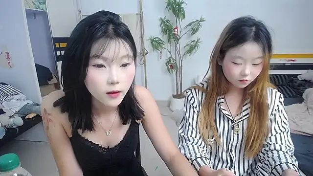 Snapshot of Babygirls523 chatting on 09.27.25 Babygirls523 online show from 09.27.25