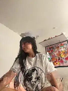 Snapshot of Abril_thompson98 chatting on 10.08.25 Abril thompson98 online show from 10.08.25