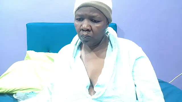 Snapshot of NaughtyChubbyZoe chatting on 10.05.25 NaughtyChubbyZoe online show from 10.05.25