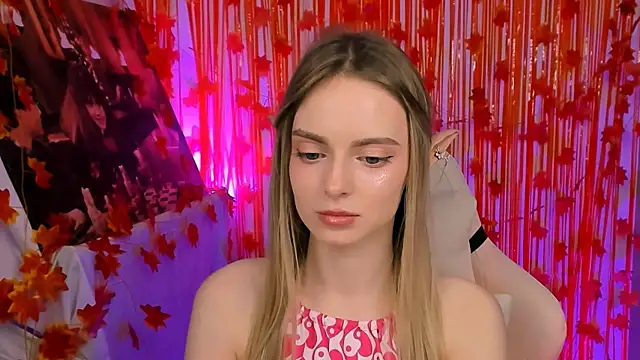 Snapshot of JuliaBrewwer chatting on 10.30.25 JuliaBrewwer online show from 10.30.25