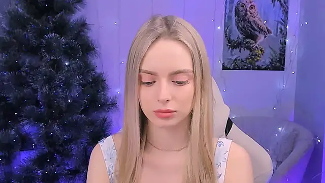 Snapshot of JuliaBrewwer chatting on 12.17.25 JuliaBrewwer online show from 12.17.25