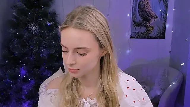 Snapshot of JuliaBrewwer chatting on 01.13.26 JuliaBrewwer online show from 01.13.26