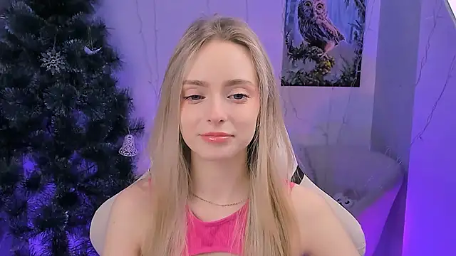 Snapshot of JuliaBrewwer chatting on 02.10.26 JuliaBrewwer online show from 02.10.26