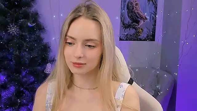 Snapshot of JuliaBrewwer chatting on 02.12.26 JuliaBrewwer online show from 02.12.26