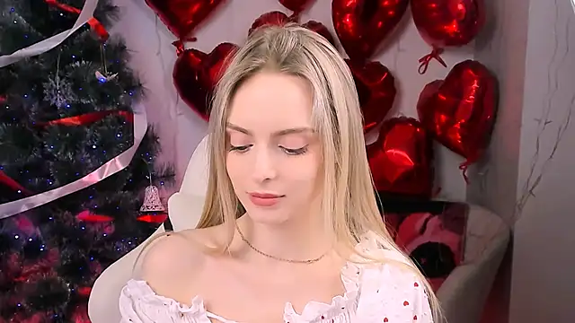 Snapshot of JuliaBrewwer chatting on 02.13.26 JuliaBrewwer online show from 02.13.26