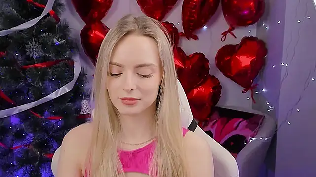 Snapshot of JuliaBrewwer chatting on 02.16.26 JuliaBrewwer online show from 02.16.26