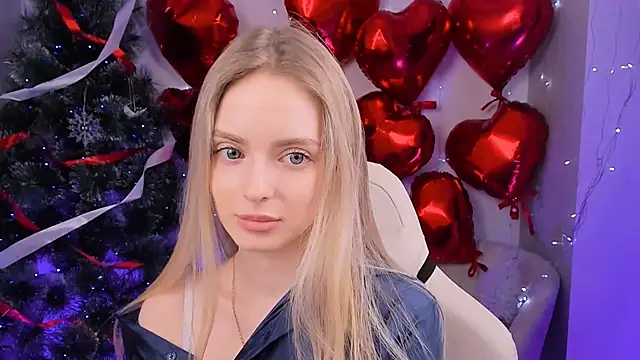 Snapshot of JuliaBrewwer chatting on 03.16.26 JuliaBrewwer online show from 03.16.26