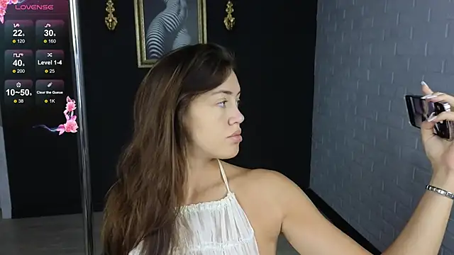 Snapshot of SaraMoren0 chatting on 10.15.25 SaraMoren0 online show from 10.15.25