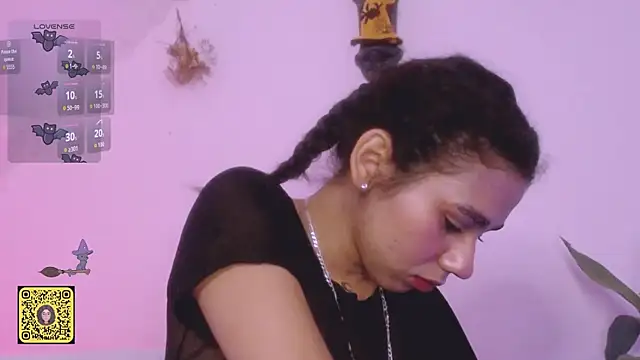 Snapshot of Nocturnawitch chatting on 10.14.25 Nocturnawitch online show from 10.14.25