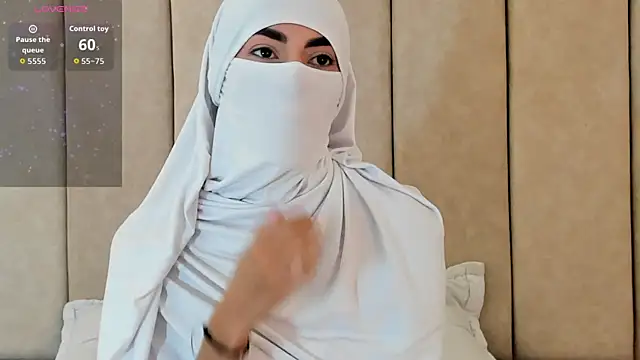 Snapshot of _Zahiira_ chatting on 10.10.25 Zahiira online show from 10.10.25
