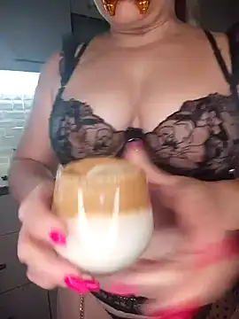 BigAssMom  online show from 06.17.26