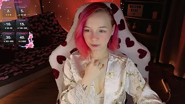 NaomiYoru online show from 03.08.26