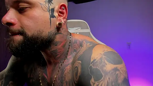 Snapshot of natevillage chatting on 09.09.25 natevillage online show from 09.09.25