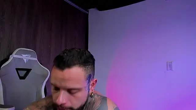 Snapshot of natevillage chatting on 10.03.25 natevillage online show from 10.03.25