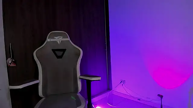 Snapshot of natevillage chatting on 10.14.25 natevillage online show from 10.14.25