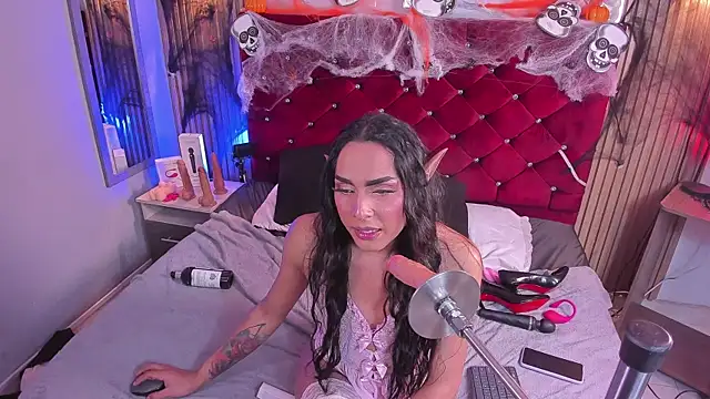 Snapshot of Megan_Rodriguez chatting on 10.28.25 Megan Rodriguez online show from 10.28.25