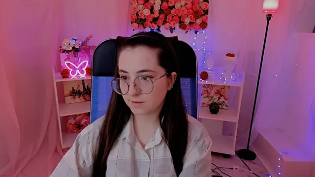 Snapshot of VirtuallVoyant chatting on 09.17.25 VirtuallVoyant online show from 09.17.25