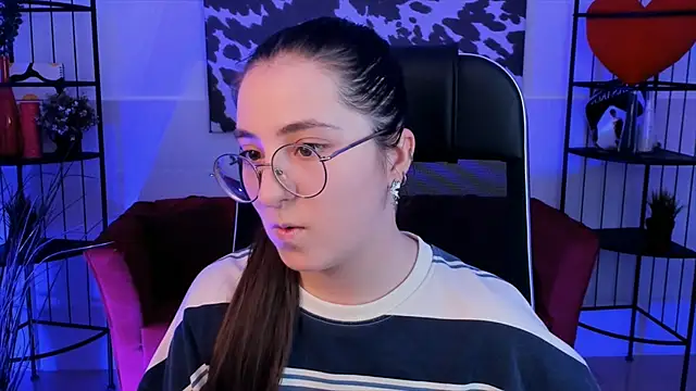 Snapshot of VirtuallVoyant chatting on 09.25.25 VirtuallVoyant online show from 09.25.25