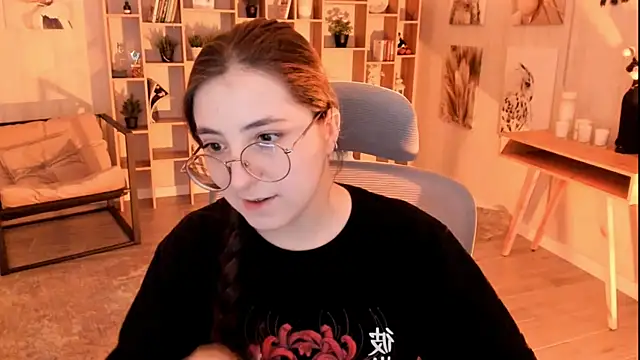 Snapshot of VirtuallVoyant chatting on 09.29.25 VirtuallVoyant online show from 09.29.25