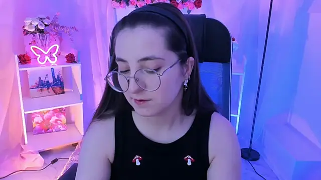 Snapshot of VirtuallVoyant chatting on 10.21.25 VirtuallVoyant online show from 10.21.25