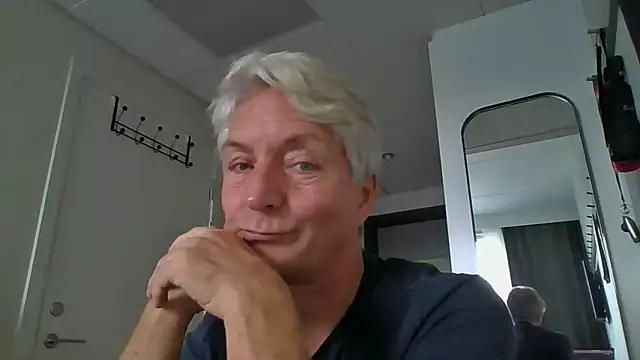 Snapshot of Swegay12-Exhi chatting on 10.05.25 Swegay12-Exhi online show from 10.05.25