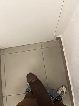 Snapshot of kamo012000 chatting on 09.25.25 kamo012000 online show from 09.25.25