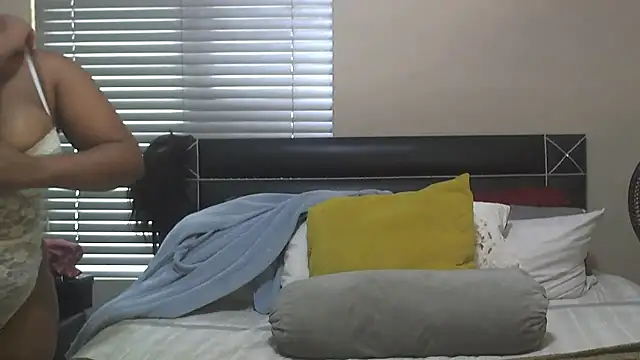 SweetBerryBliss online show from 11.17.25