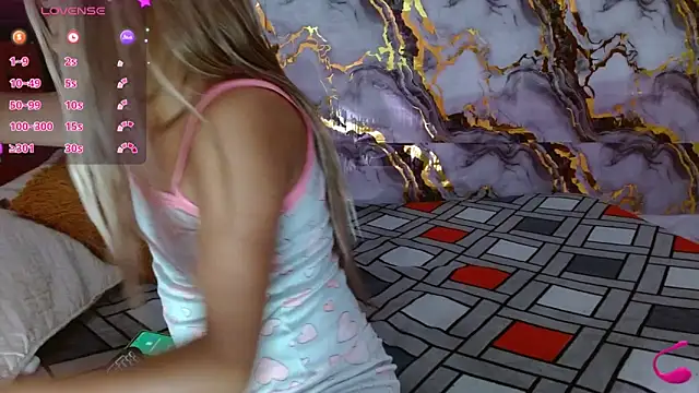 Snapshot of scarlethcooper99 chatting on 03.03.26 scarlethcooper99 online show from 03.03.26